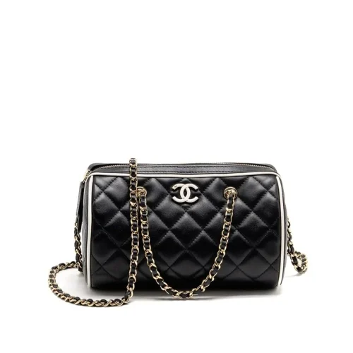 Lv-40-1-ff384ebea6e2.webp Chanel Spring Summer 2025 Pre-collection Clutch With Chain Lambskin Black 18.5cm/ 7.3inches, Designer Handbags, Women’s Purse, luxury bags, Chanel bags