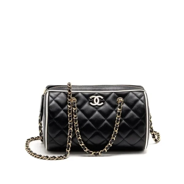 Lv-40-1-ff384ebea6e2.webp Chanel Spring Summer 2025 Pre-collection Clutch With Chain Lambskin Black 18.5cm/ 7.3inches, Designer Handbags, Women’s Purse, luxury bags, Chanel bags