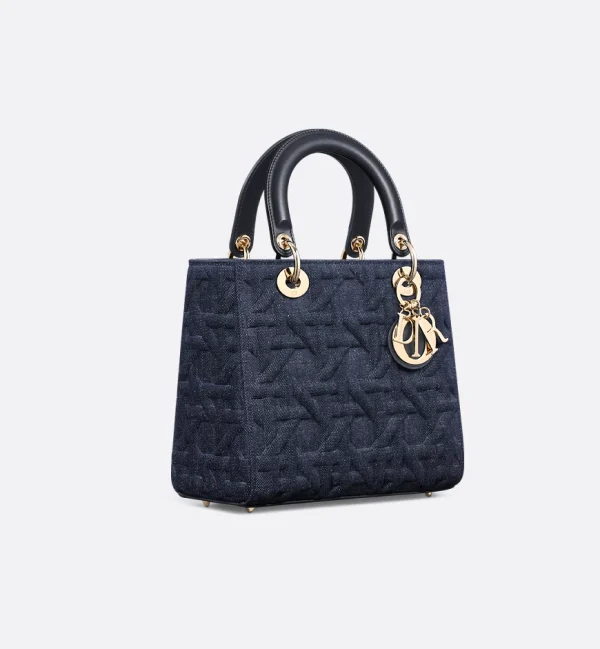 M0565ODCZM49E_E03.webp Medium Lady Dior Bag