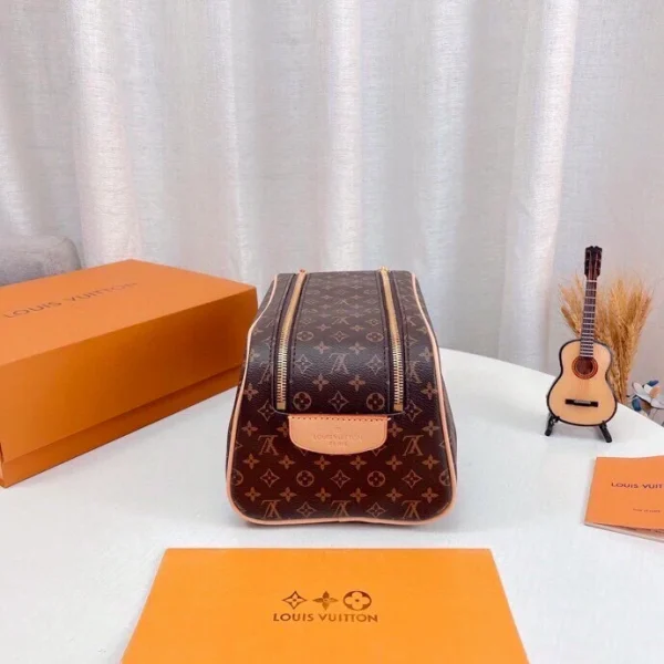 MxZz4Om-d7200a19c33a.webp Louis Vuitton Dopp Kit Toilet Pouch Monogram Canvas 27Cm M44494, Designer Handbags, Womens Purse, luxury bags