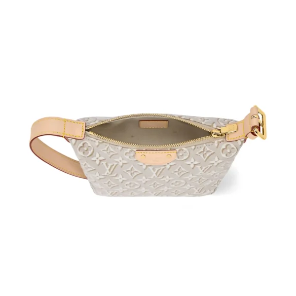 SUPERCLONE-2026-06-29T152948.750-1-8754d4a6896b.webp Louis Vuitton Pochette Hills Monogram Emblème Pattern In Peuplier Color 18.5cm M29879