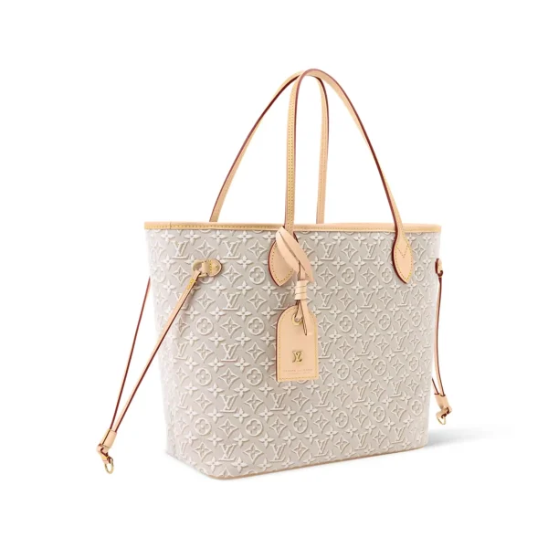 SUPERCLONE-2026-06-30T090416.487-da27f54e22f9.webp Louis Vuitton Neverfull MM Monogram Emblème Peuplier Motif 47cm M2A381