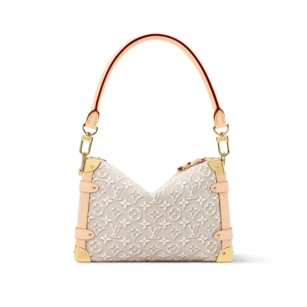 SUPERCLONE-2026-06-30T091538.005-e00775c1503d.webp Louis Vuitton Side Trunk MM Monogram Emblème Peuplier Motif 23.5cm M2A145