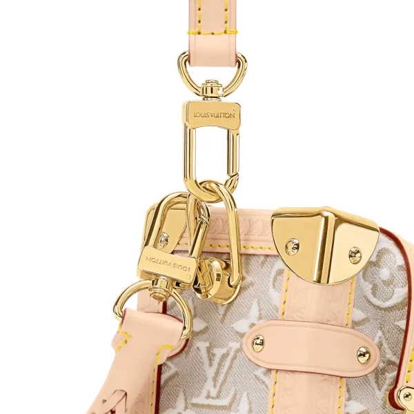 SUPERCLONE-2026-06-30T091548.748-1c03e9fa526f.webp Louis Vuitton Side Trunk MM Monogram Emblème Peuplier Motif 23.5cm M2A145