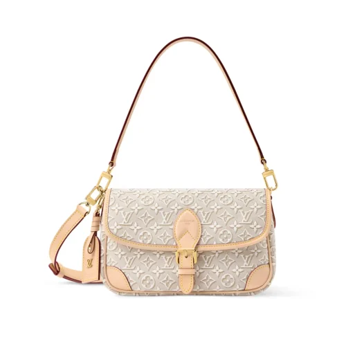 SUPERCLONE-2026-06-30T092516.105-f7d713e77e26.webp Louis Vuitton Diane PM Monogram Emblème Peuplier Motif 24cm M29795