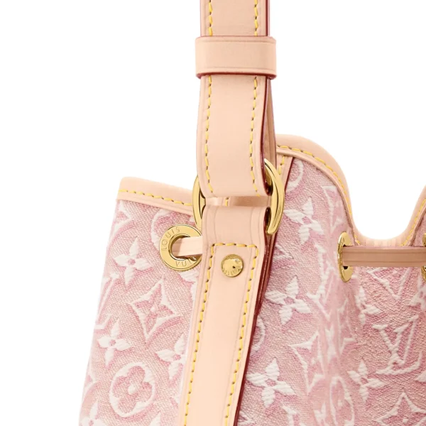 SUPERCLONE-2026-06-30T095514.526-51c1f64c6ae3.webp Louis Vuitton Noé Monogram Emblème Rose Ruban Color 27.5cm M28714