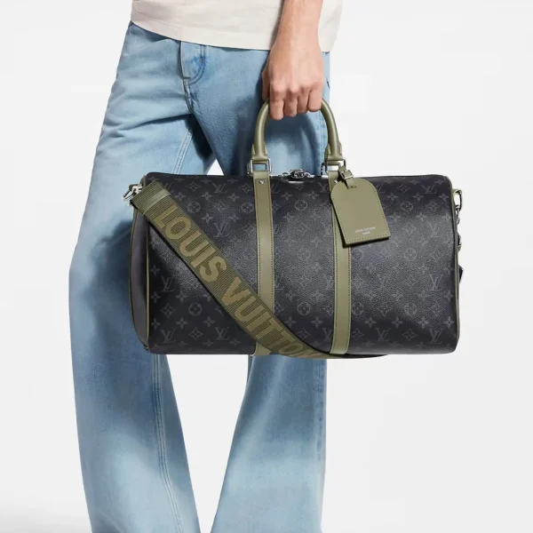 SUPERCLONE-2026-08-11T153511.832.webp Louis Vuitton LV x TM Keepall Bandoulière 45cm/17.7in Khaki Green M28837