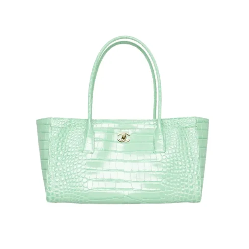 SUPERCLONE-2026-08-14T164628.442-1e6a0f3ef983.webp Chanel Small Shopping Bag Embossed Calfskin With Crocodile Pattern & Gold-plated Alloy Green 20cm/7.9in AS6243