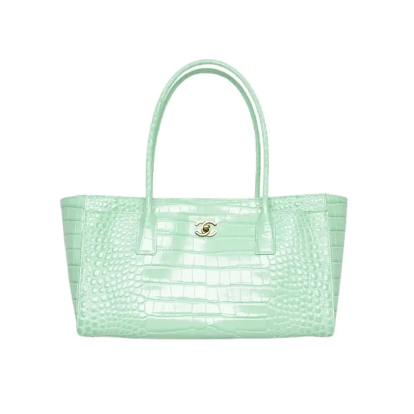 SUPERCLONE-2026-08-14T164628.442-1e6a0f3ef983.webp Chanel Small Shopping Bag Embossed Calfskin With Crocodile Pattern & Gold-plated Alloy Green 20cm/7.9in AS6243
