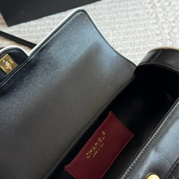 SUPERCLONE-75-9d2c13858f1d.webp Chanel Large Bowling Bag Grained Calfskin, Sheepskin & Gold-plated Metal 30cm/11.8in Black & White AS6181