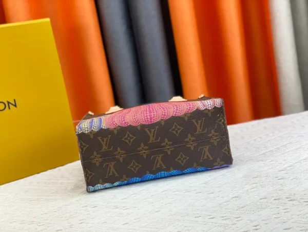 SahEn6V-8aecf1f6c58f.webp Louis Vuitton X Yayoi Kusam Onthego 25Cm M46466, Designer Handbags, Womens Purse, luxury bags