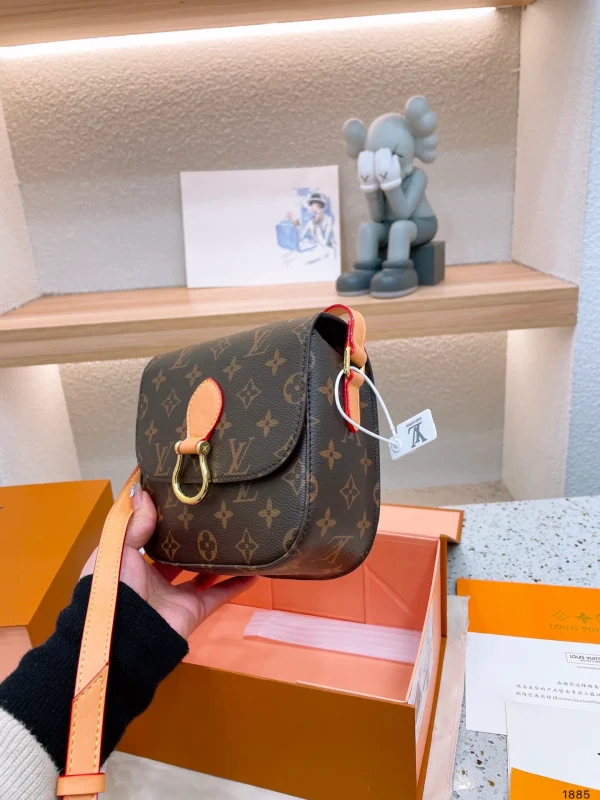 VclGJ5i-5375db67370e.webp Louis Vuitton Monogram Canvas Saint Cloud Bag 18Cm, Designer Handbags, Womens Purse, luxury bags