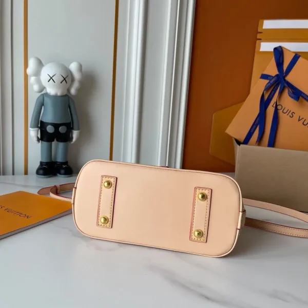 WhatsApp-Image-2026-06-29-at-14.57.51-3d9b42c5ed6e.webp Louis Vuitton Alma BB Monogram Emblème Rose Ruban Color 23.5cm M2A378