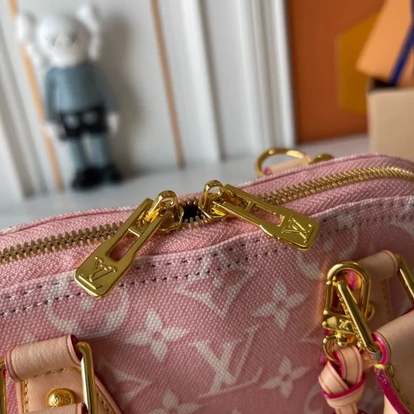 WhatsApp-Image-2026-06-29-at-14.57.52-9f2e96b6f6c1.webp Louis Vuitton Alma BB Monogram Emblème Rose Ruban Color 23.5cm M2A378