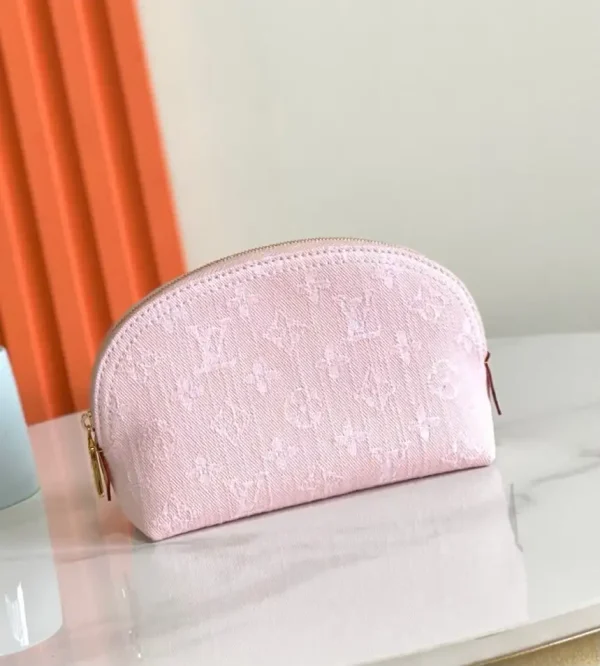 WhatsApp-Image-2026-06-29-at-15.39.41-2d2778433591.webp Louis Vuitton Pochette Cosmétique PM Bag Rose Ruby Pink 19cm M2A419