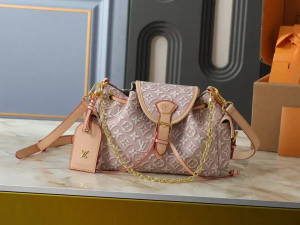 WhatsApp-Image-2026-06-29-at-15.41.09-cf2f8c2458fc.webp Louis Vuitton Odyssee PM Monogram Emblème Rose Ruban Color 27cm M29974
