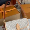 WhatsApp-Image-2026-06-29-at-15.45.31-e26d10e18e8d.webp Louis Vuitton Diane PM Monogram Emblème Peuplier Motif 24cm M29795