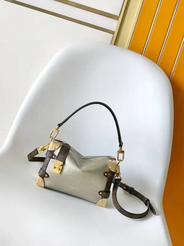 WhatsApp-Image-2026-06-29-at-17.36.26-9f52bea14dad.webp Louis Vuitton Side Trunk PM 20.5cm M2A265