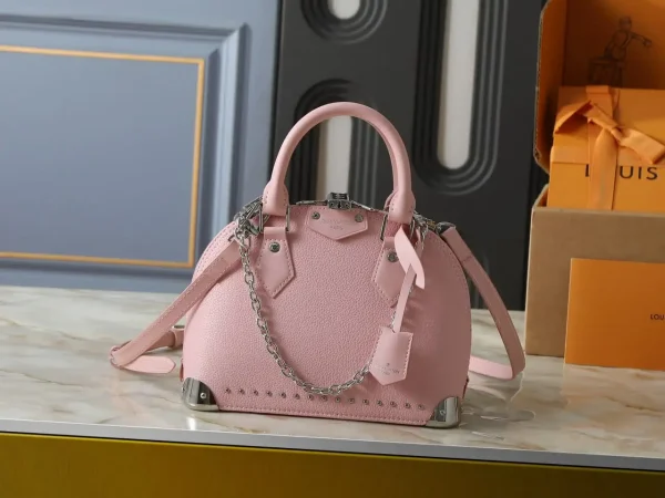 WhatsApp-Image-2026-06-29-at-17.38.10-a3b8b558cb4b.webp Louis Vuitton Alma Trunk BB 22cm M2A301