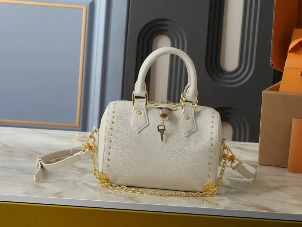 WhatsApp-Image-2026-06-29-at-17.41.00-7615f29199fe.webp Louis Vuitton Speedy Trunk Almond Calfskin 20.5cm M29876
