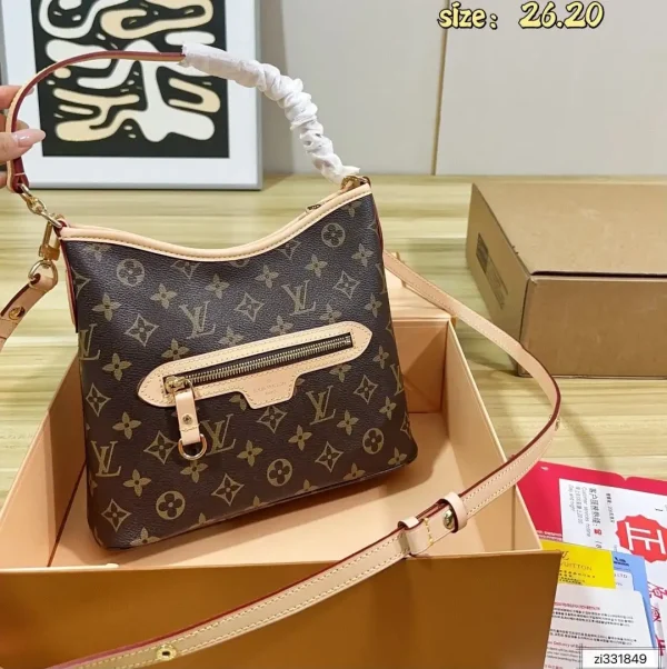 WhatsApp-Image-2026-06-30-at-09.25.30-09e789d84219.webp Louis Vuitton BB Lineup Bag 25.5cm M28423