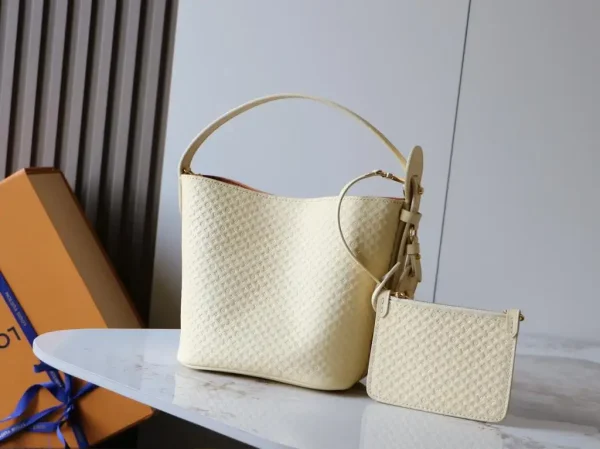 WhatsApp-Image-2026-06-30-at-11.07.36-2-63714747d7be.webp Louis Vuitton All In BB Bag Banane Gold 16cm M29479