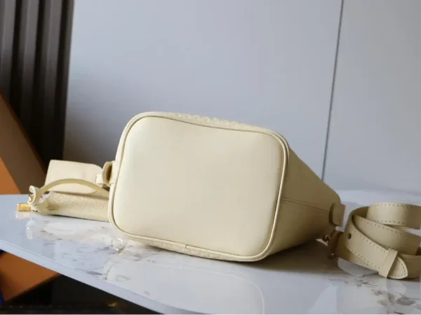 WhatsApp-Image-2026-06-30-at-11.07.36-3-899194bd324f.webp Louis Vuitton All In BB Bag Banane Gold 16cm M29479