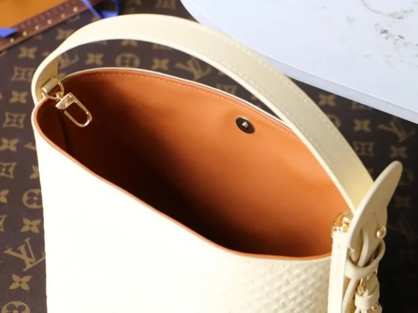 WhatsApp-Image-2026-06-30-at-11.07.36-8-4fb8e7b1fcfa.webp Louis Vuitton All In BB Bag Banane Gold 16cm M29479