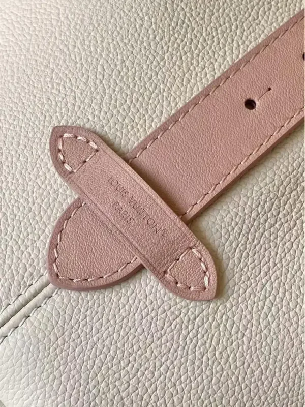 WhatsApp-Image-2026-06-30-at-11.18.13-3-8599ec224c32.webp Louis Vuitton Low Key All In BB 16cm M29112