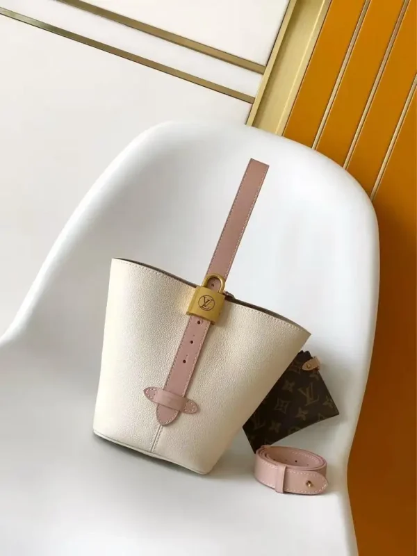WhatsApp-Image-2026-06-30-at-11.18.13-9e0526ef7727.webp Louis Vuitton Low Key All In BB 16cm M29112