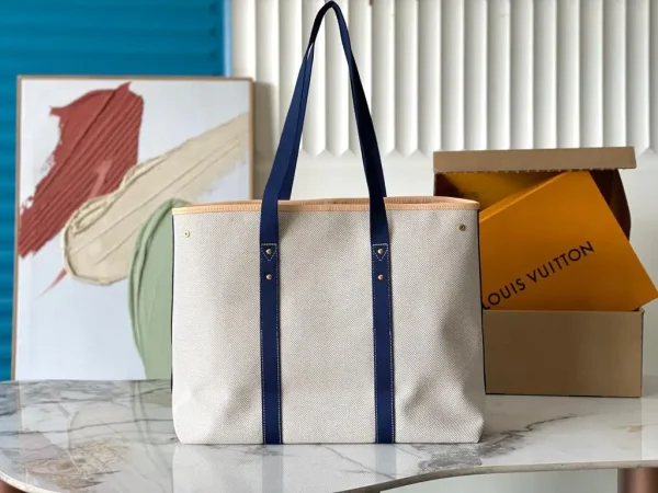 WhatsApp-Image-2026-06-30-at-11.24.28-1-2d8237379a34.webp Louis Vuitton Escale Bag Ocean Blue M28503