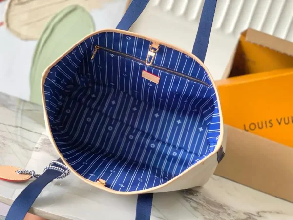 WhatsApp-Image-2026-06-30-at-11.24.28-2-1bc4ab731a8f.webp Louis Vuitton Escale Bag Ocean Blue M28503