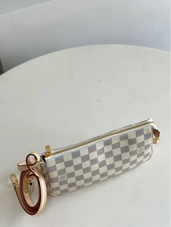 WhatsApp-Image-2026-06-30-at-11.30.13-1-5e7877ecc5c5.webp Louis Vuitton Pochette Accessory Bags 22cm N40915