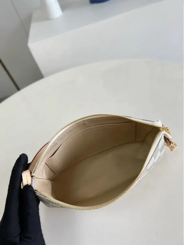WhatsApp-Image-2026-06-30-at-11.30.14-4-7295f3715581.webp Louis Vuitton Pochette Accessory Bags 22cm N40915