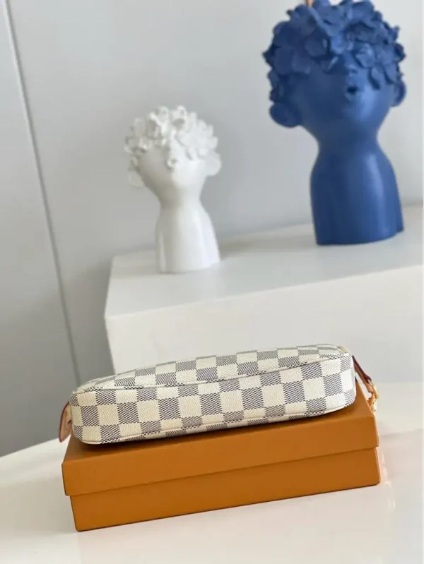 WhatsApp-Image-2026-06-30-at-11.30.14-43817a727a54.webp Louis Vuitton Pochette Accessory Bags 22cm N40915