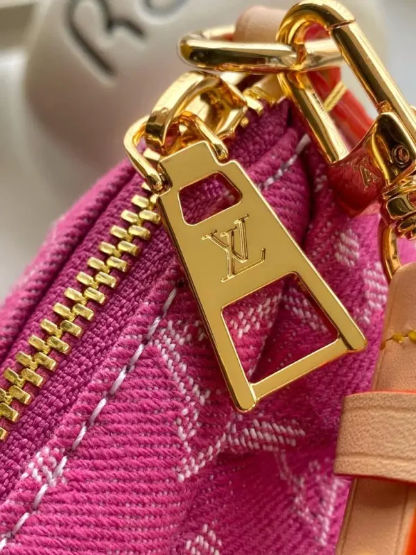 WhatsApp-Image-2026-06-30-at-11.30.47-1-f67ec3216e1e.webp Louis Vuitton Pochette Valley Bag Fuchsia Denim 21cm M28327