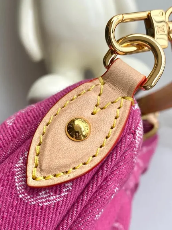 WhatsApp-Image-2026-06-30-at-11.30.47-4-72917a46ba3e.webp Louis Vuitton Pochette Valley Bag Fuchsia Denim 21cm M28327