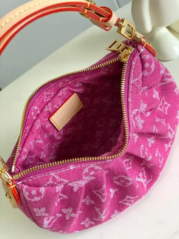 WhatsApp-Image-2026-06-30-at-11.30.47-5-b60eacd0af07.webp Louis Vuitton Pochette Valley Bag Fuchsia Denim 21cm M28327