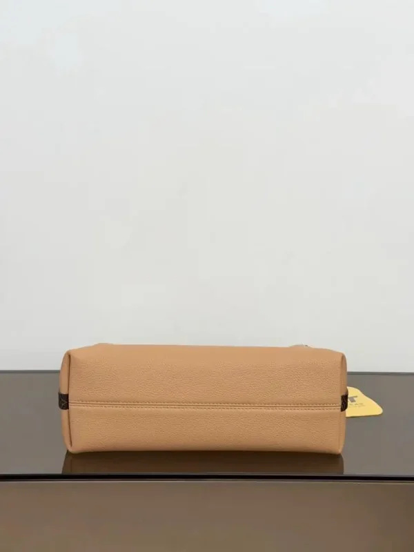 WhatsApp-Image-2026-06-30-at-17.20.41-3-7866e566d6be.webp Louis Vuitton Multipass Bag Arizona Beige 30cm M28029