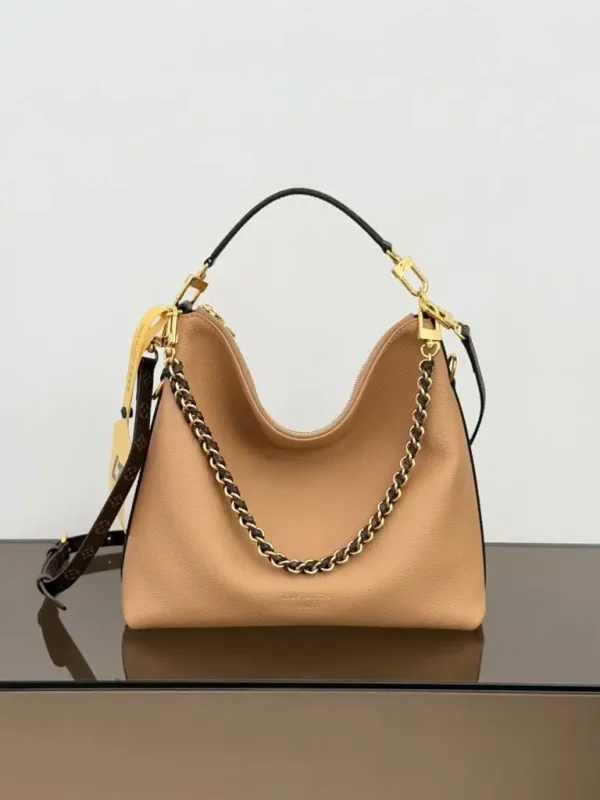 WhatsApp-Image-2026-06-30-at-17.20.41-e32f08aeeae3.webp Louis Vuitton Multipass Bag Arizona Beige 30cm M28029