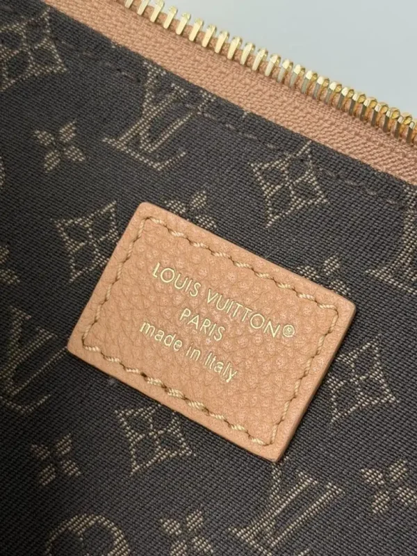 WhatsApp-Image-2026-06-30-at-17.20.42-4-32fba4892402.webp Louis Vuitton Multipass Bag Arizona Beige 30cm M28029
