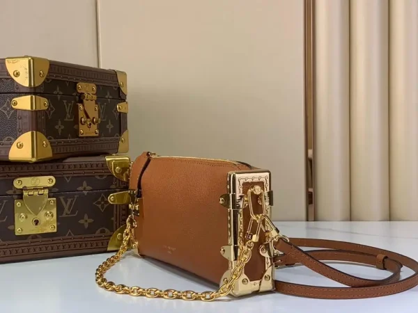 WhatsApp-Image-2026-06-30-at-17.21.08-1-ce55ece19202.webp Louis Vuitton Slim Trunk Bag Brown 23cm M29088