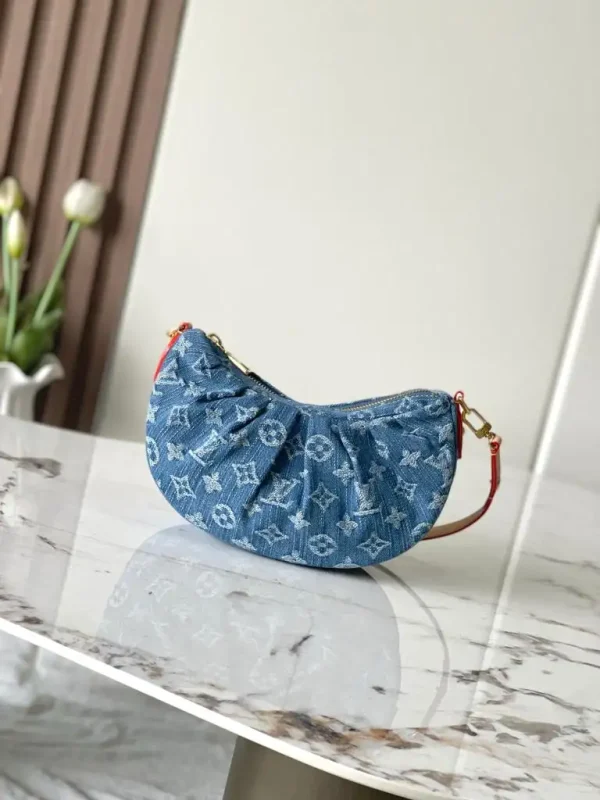 WhatsApp-Image-2026-06-30-at-17.22.08-1-8ce8686d99e6.webp Louis Vuitton Pochette Valley Bag Denim Blue 21cm M13571