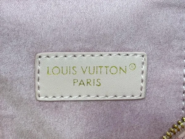 WhatsApp-Image-2026-06-30-at-17.22.32-1-412aabe0b7ed.webp Louis Vuitton Vanity Chain Pouch Light Bliss Cream 19cm M29344