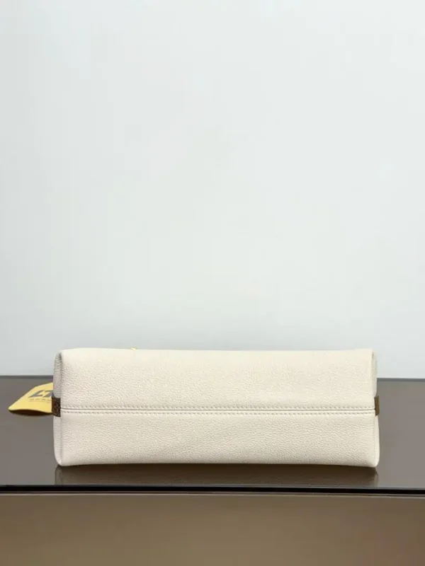 WhatsApp-Image-2026-06-30-at-17.24.04-3-f0c4710bf26a.webp Louis Vuitton Multipass Bag Vanilla 30cm M29094