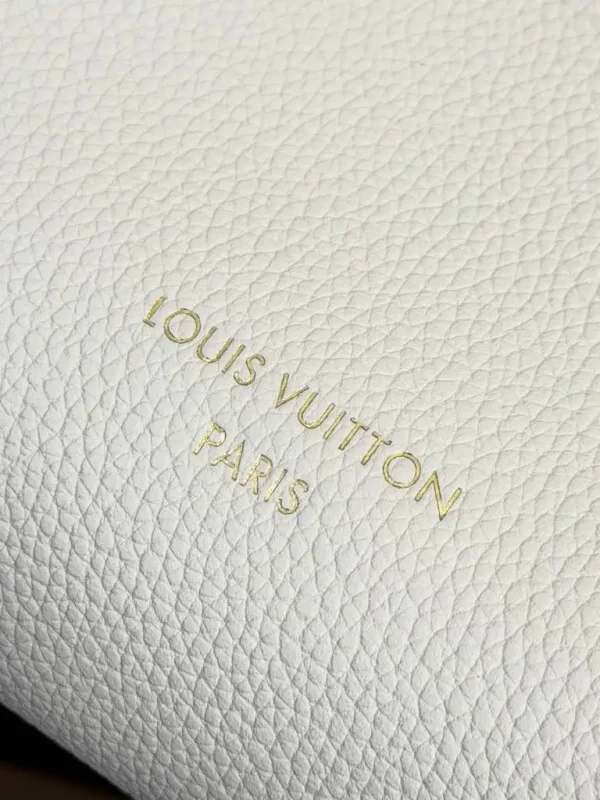WhatsApp-Image-2026-06-30-at-17.24.05-1bef3fee33d8.webp Louis Vuitton Multipass Bag Vanilla 30cm M29094
