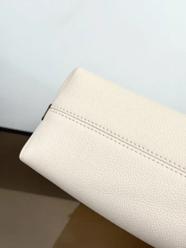 WhatsApp-Image-2026-06-30-at-17.24.05-2-f6bbe6bd9359.webp Louis Vuitton Multipass Bag Vanilla 30cm M29094