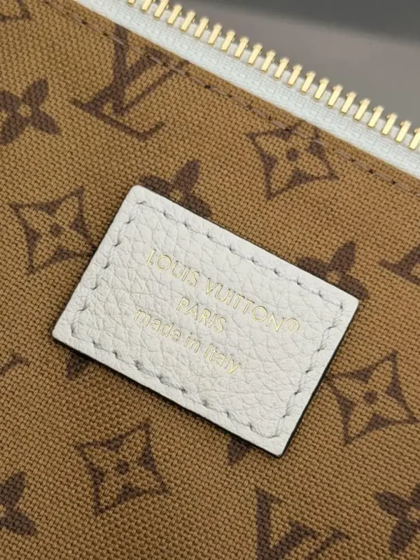 WhatsApp-Image-2026-06-30-at-17.24.05-4-b30168ed5dfe.webp Louis Vuitton Multipass Bag Vanilla 30cm M29094