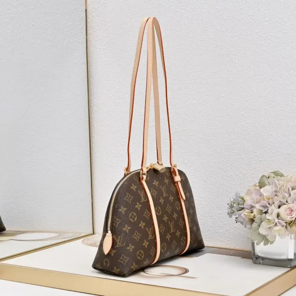 WhatsApp-Image-2026-06-30-at-17.30.45-1-92a97b9a281e.webp Louis Vuitton Squire PM Bag 30cm M28951