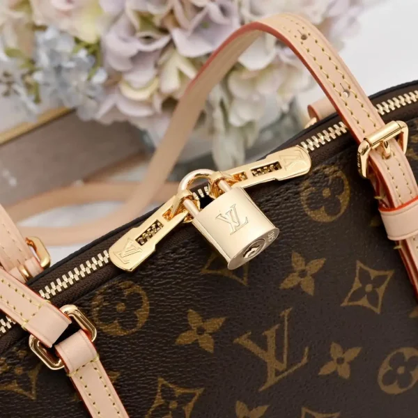 WhatsApp-Image-2026-06-30-at-17.30.46-3-47a3e259fa22.webp Louis Vuitton Squire PM Bag 30cm M28951
